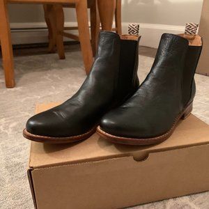New - Root Collective Kirsten Chelsea Boot 8 in Black / Noir